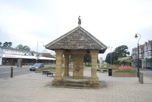 Cranleigh Fountain Memorial aka “The Cranleigh Crane” Photo © N Chadwick (cc-by-sa/2.0)